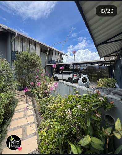 Se vende Casa espaciosa y con jardines!