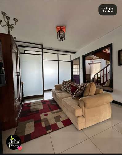 Se vende Casa espaciosa y con jardines!