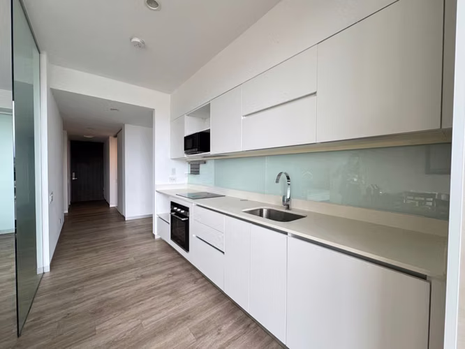 OPORTUNIDAD - Venta de Apartamento en Nest - Curridabat  1 habitación, 1.5 baños, 1 parqueo, incluye línea blanca. - Imagen 3