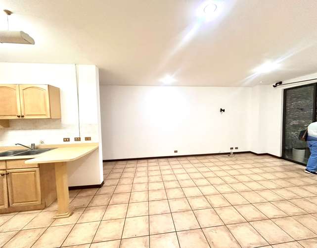 Escazú Se Alquila Acogedor Apartamento 2 HAB 500 000 - Imagen 4