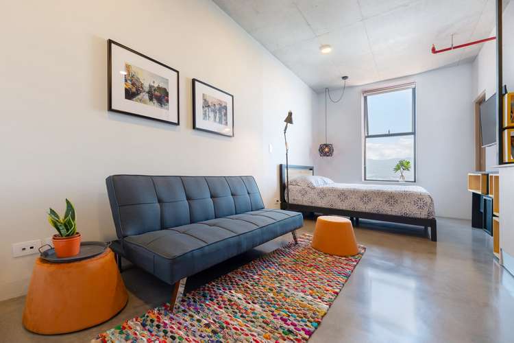 Alquiler de Apartaestudio Amoblado+Parqueo URBN Escalante Piso 27.