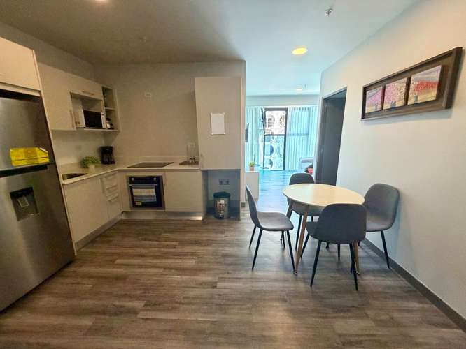 Moderno apartamento amueblado, de 2 habitaciones en torre de lujo en Rohrmoser Nunciatura con piscina y gimnasio.