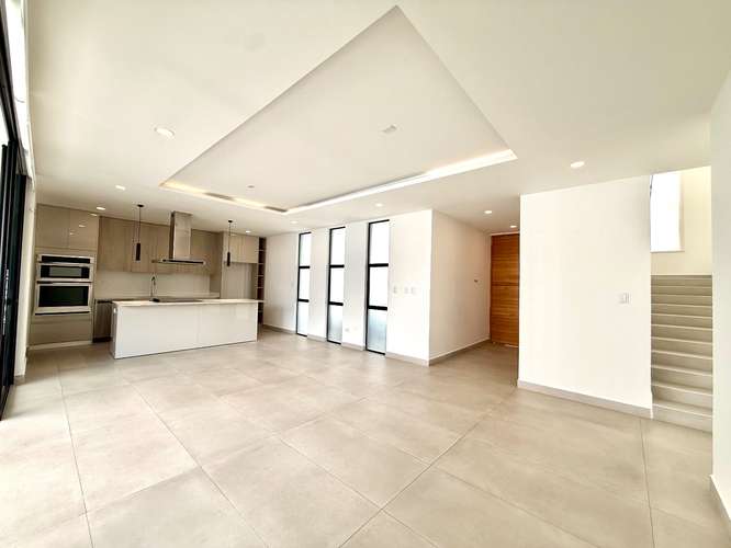 Alquiler de casa moderna en condominio Santa Ana , centro - Imagen 3
