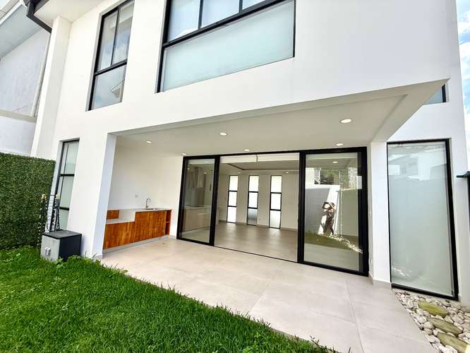 Alquiler de casa moderna en condominio Santa Ana , centro - Imagen 7