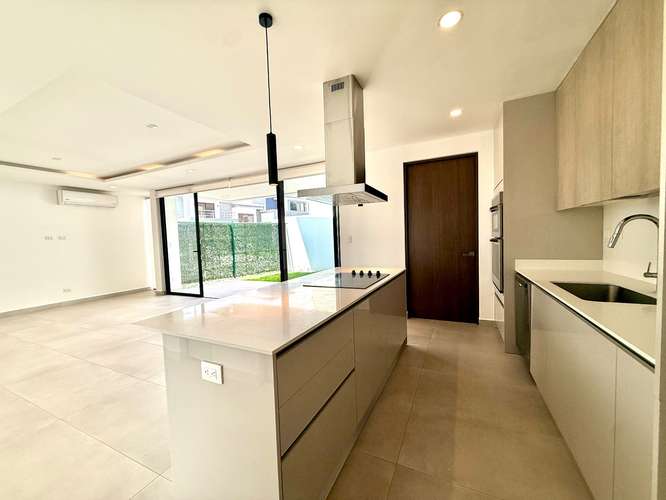 Alquiler de casa moderna en condominio Santa Ana , centro - Imagen 4