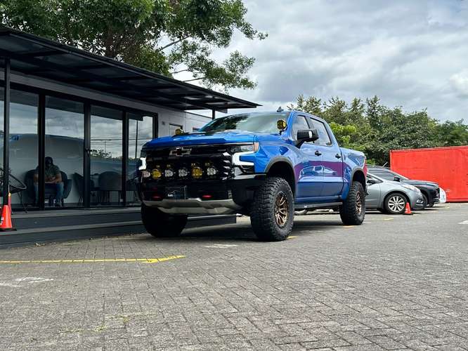 CHEVROLET SILVERADO ZR2
