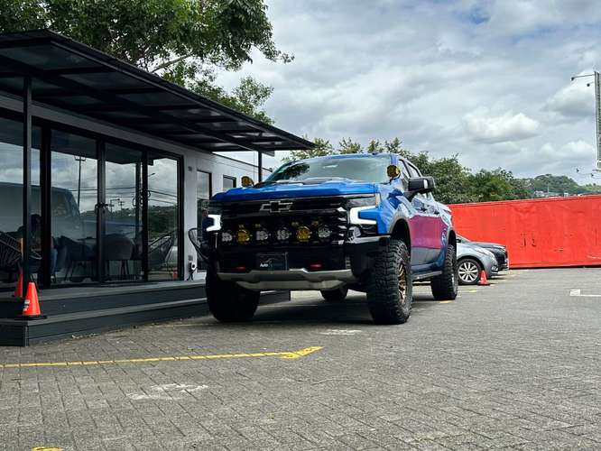 CHEVROLET SILVERADO ZR2 - Imagen 6