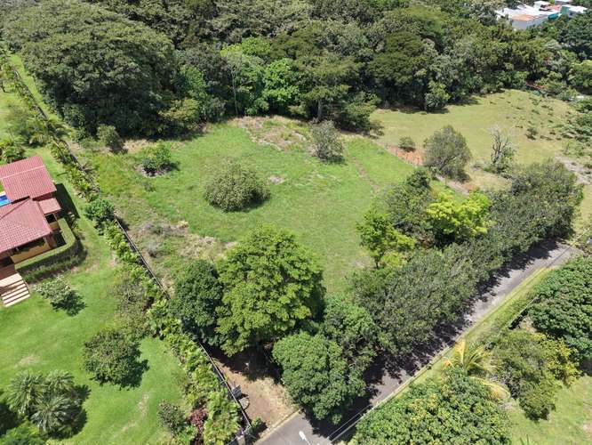 Venta de lote en La Guácima - Alajuela de 7,065 m². ¡Un paraíso! Aprovechable y con bosque propio. - Imagen 3