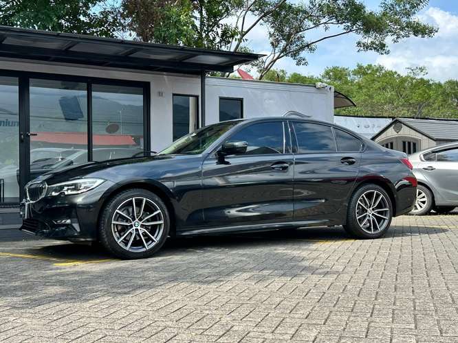 BMW 320i - Imagen 2