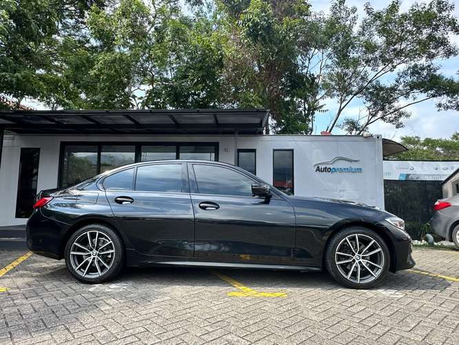 BMW 320i - Imagen 13