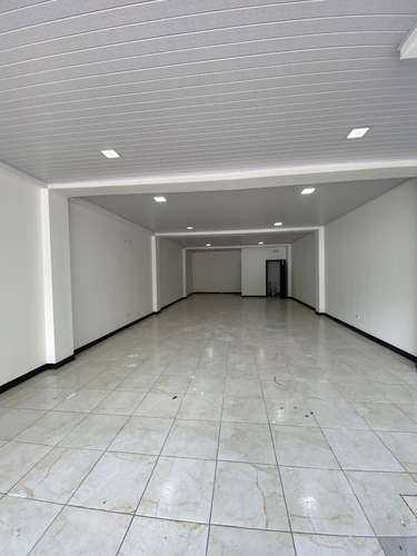 LOCAL EN ESCAZU