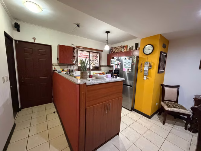 Vendo casa dos pisos en Condominio Vila del Sendero, Santa Lucía Barva Heredia a 5 min del Parque Central Heredia - Imagen 19