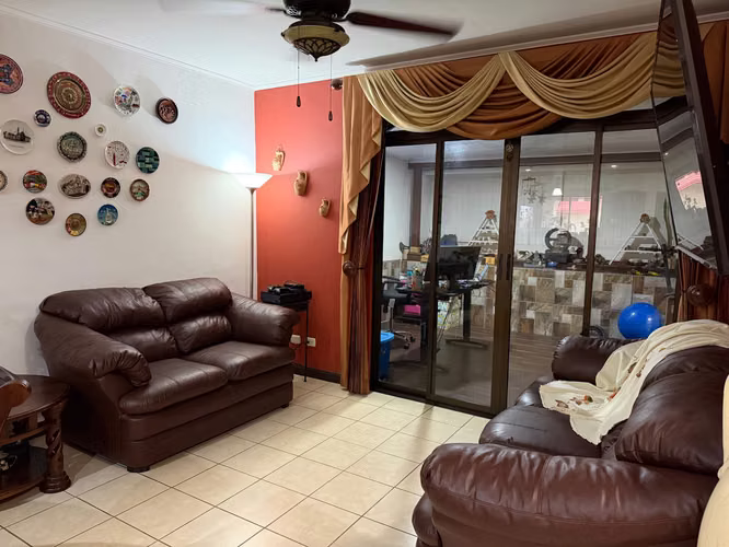 Vendo casa dos pisos en Condominio Vila del Sendero, Santa Lucía Barva Heredia a 5 min del Parque Central Heredia - Imagen 6