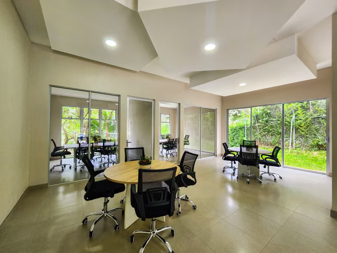 Apartamento de 2 niveles en alquiler con vista espectacular, 2 habitaciones y 2 parqueos en Santa Ana - Imagen 19