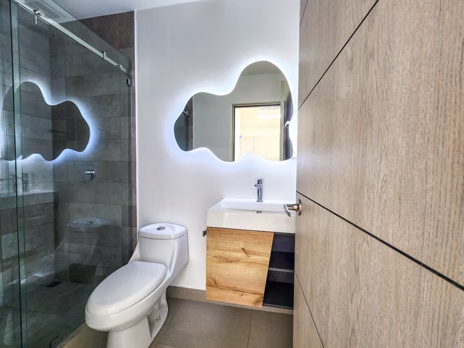 Apartamento de 2 niveles en alquiler con vista espectacular, 2 habitaciones y 2 parqueos en Santa Ana - Imagen 12
