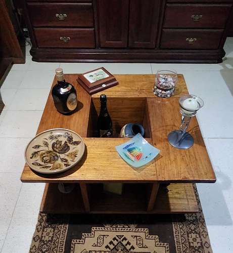 Mesa de Centro Premium de Laurel con 8 Compartimentos y Espacio Central
