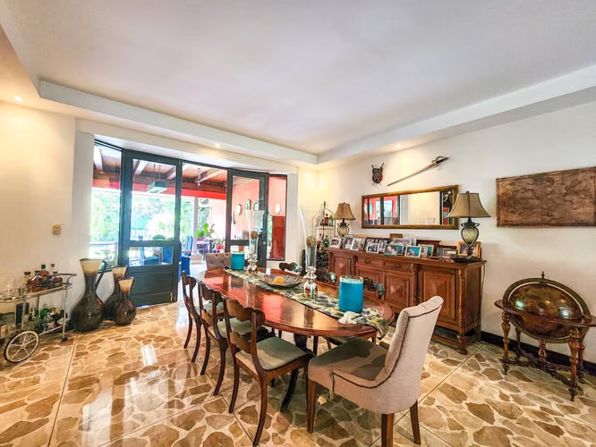 Exclusiva casa de 500 m² en Laureles de Escazú: 3 dormitorios con baño y walk-in closet, $520.000 - Imagen 2