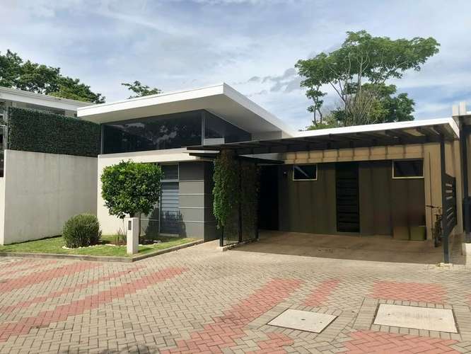 Casa de una planta en alquiler en Brasil de Santa Ana con jardines internos  - Imagen 2