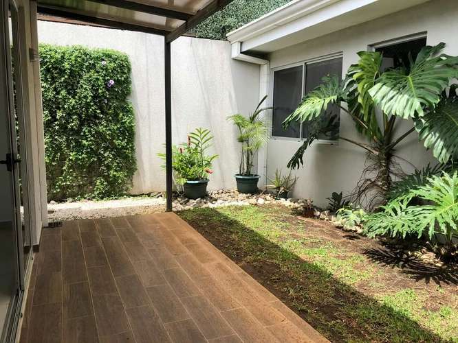 Casa de una planta en alquiler en Brasil de Santa Ana con jardines internos  - Imagen 10