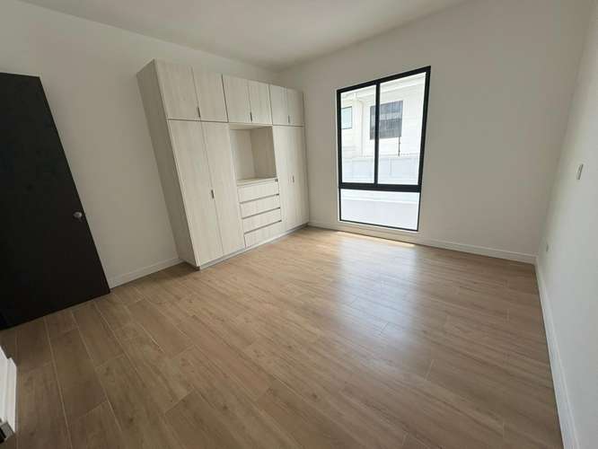 *Venta de casa de lujo de tres pisos en condominio en Tres Ríos. - Imagen 10
