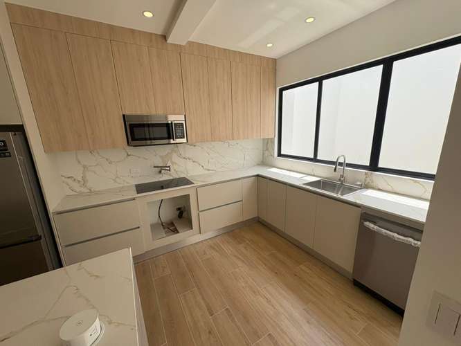 *Venta de casa de lujo de tres pisos en condominio en Tres Ríos. - Imagen 5