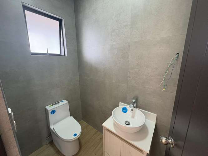 *Venta de casa de lujo de tres pisos en condominio en Tres Ríos. - Imagen 20