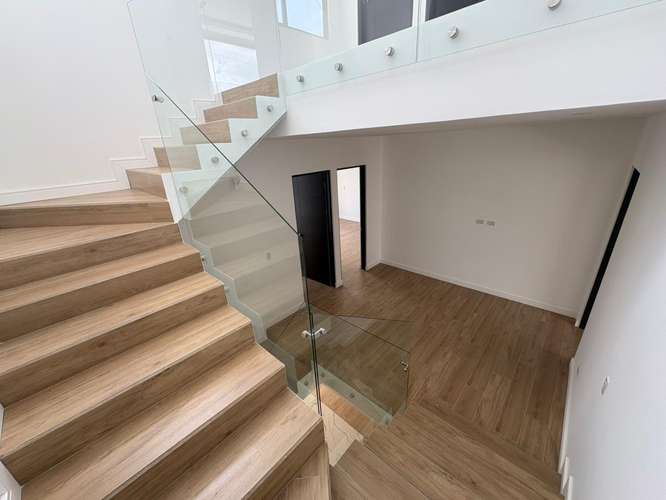 *Venta de casa de lujo de tres pisos en condominio en Tres Ríos. - Imagen 16