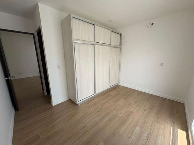 *Venta de casa de lujo de tres pisos en condominio en Tres Ríos. - Imagen 11