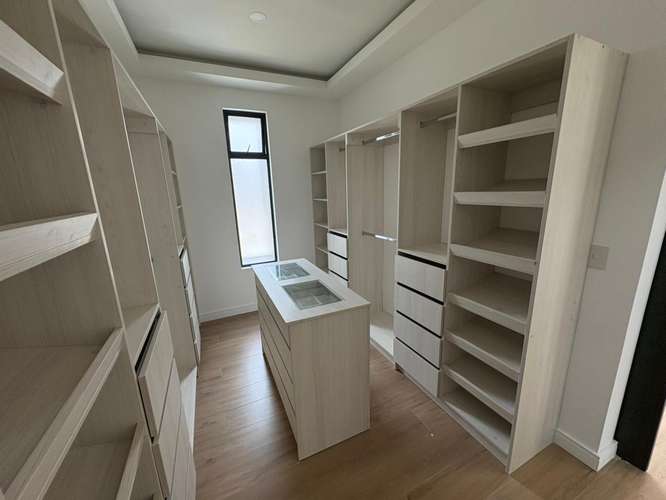 *Venta de casa de lujo de tres pisos en condominio en Tres Ríos. - Imagen 15