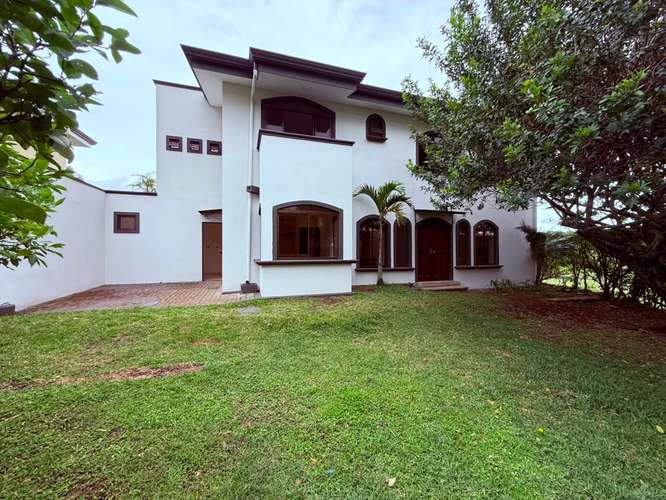 *Casa de Lujo en Venta – Condominio Santa Lucía, Tres Ríos - Imagen 4