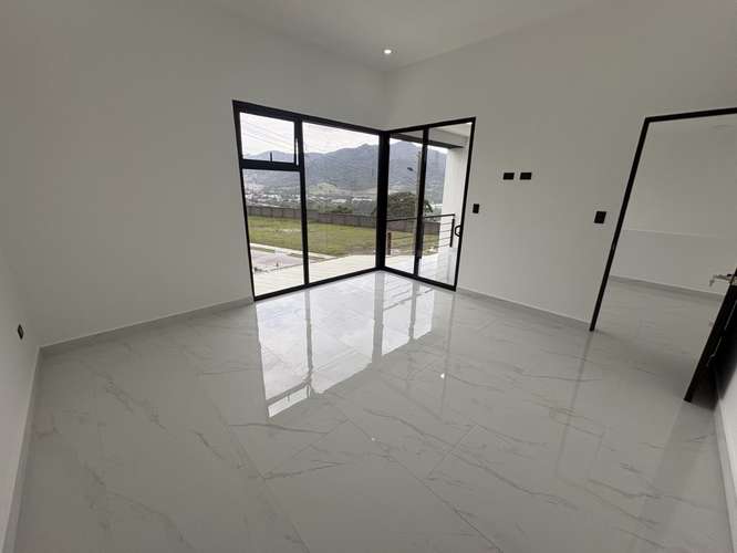 *Venta de hermosa casa de 4 habitaciones en condominio en Tres Ríos. - Imagen 14