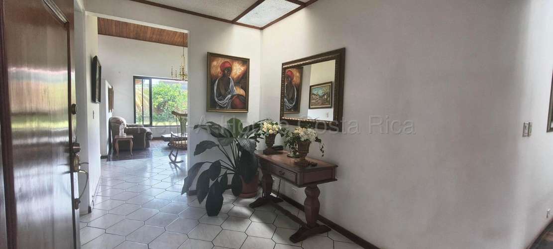 Exclusiva casa de una planta en la codiciada zona este de San José - Imagen 4