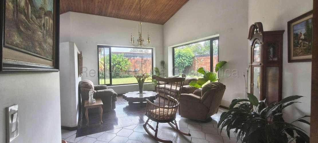 Exclusiva casa de una planta en la codiciada zona este de San José - Imagen 5