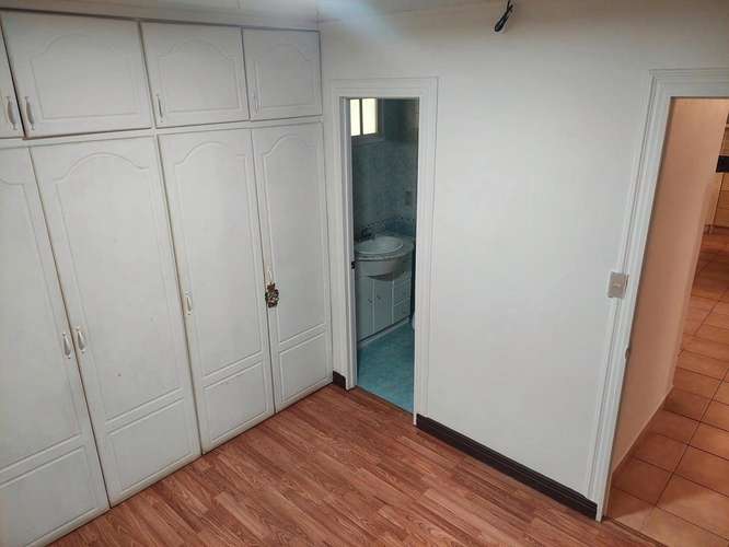 Espaciosa casa de 5 dormitorios en Santa Bárbara de Heredia con jardín y vista a las montañas - Imagen 11