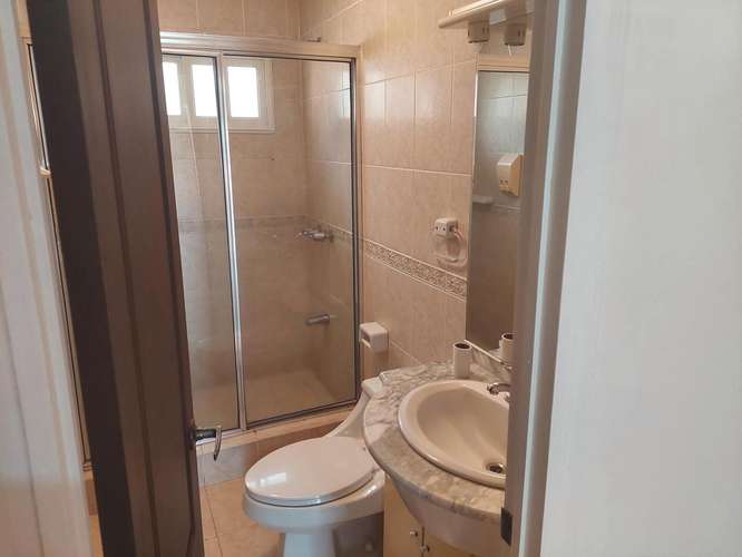 Espaciosa casa de 5 dormitorios en Santa Bárbara de Heredia con jardín y vista a las montañas - Imagen 9
