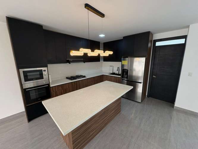 *Venta de Casa de Lujo en Condominio Tipo Resort en Tres Ríos - Imagen 4
