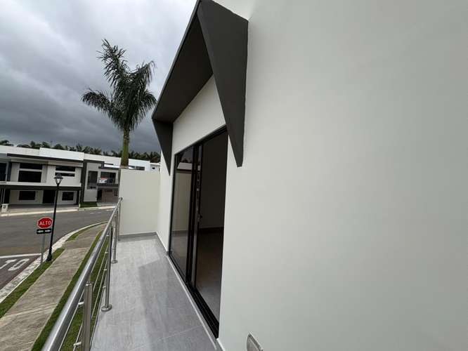 *Venta de Casa de Lujo en Condominio Tipo Resort en Tres Ríos - Imagen 17