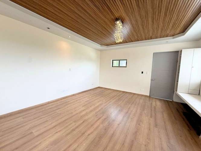 Casa independiente de lujo en San Antonio de Escazú: 3 habitaciones, 2.5 baños y 4 estacionamientos - Imagen 3