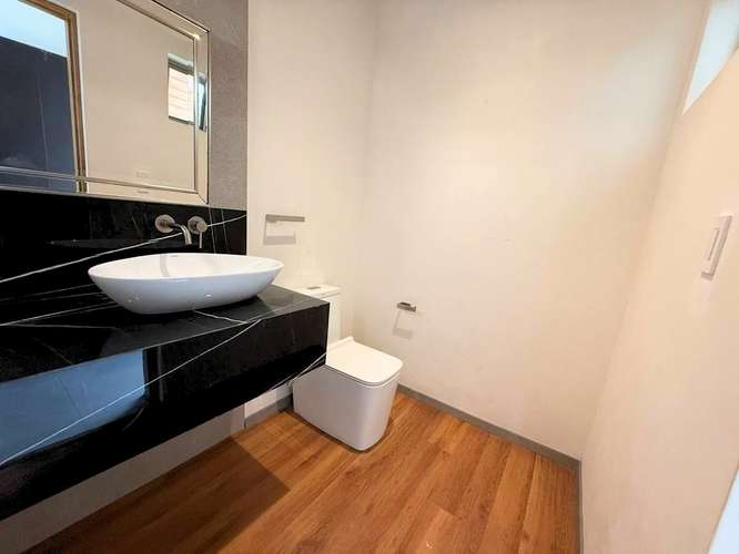 Casa independiente de lujo en San Antonio de Escazú: 3 habitaciones, 2.5 baños y 4 estacionamientos - Imagen 8