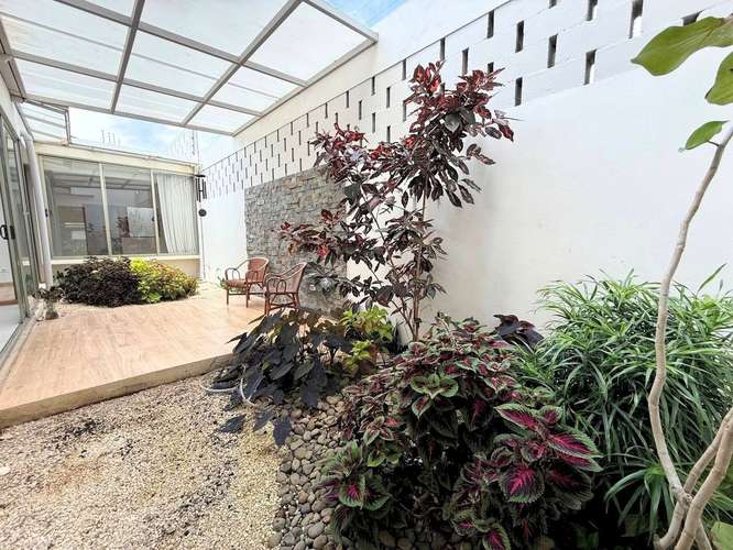 Casa independiente de lujo en San Antonio de Escazú: 3 habitaciones, 2.5 baños y 4 estacionamientos - Imagen 4