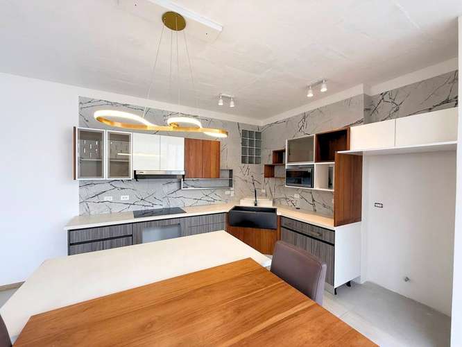 Casa independiente de lujo en San Antonio de Escazú: 3 habitaciones, 2.5 baños y 4 estacionamientos - Imagen 5
