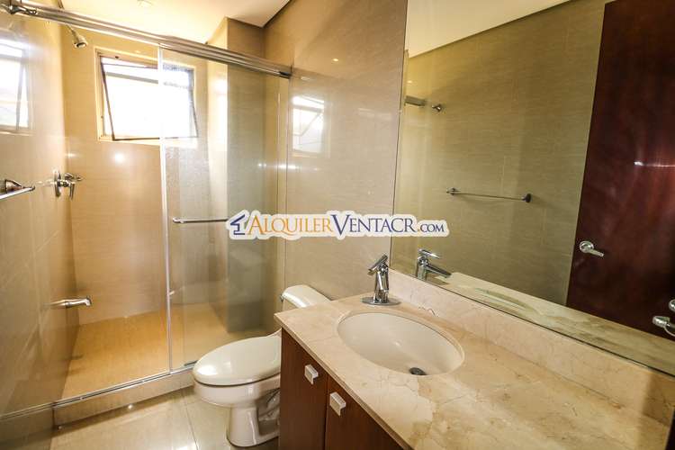 Lujoso apartamento de 324 m2 con 4 habit. y vista en Los Laureles Escazú - Imagen 14