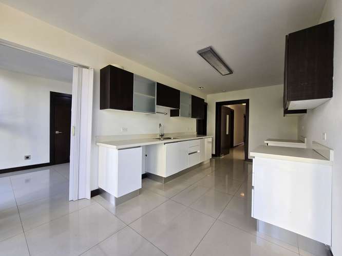 Apartamento en 1er nivel con terraza grande en Bello Horizonte Escazú en venta - Imagen 17