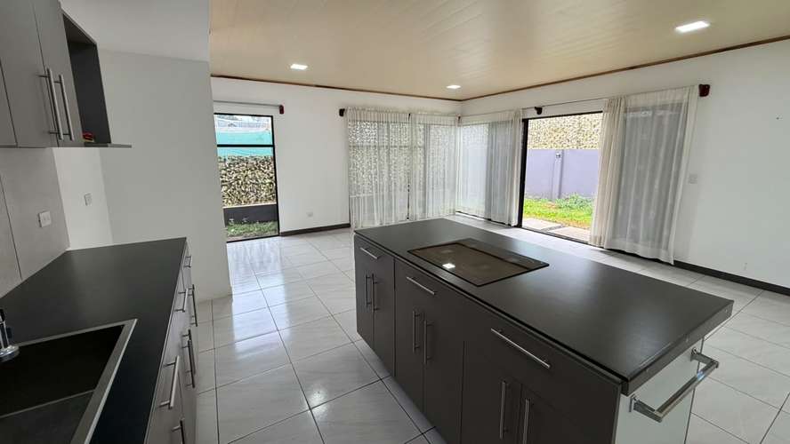 Grecia- Casa en Alquiler- Condominio Privado