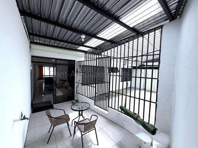 Alquiler de Casa de un Nivel Renovada en Sabanilla de Montes de Oca. - Imagen 11