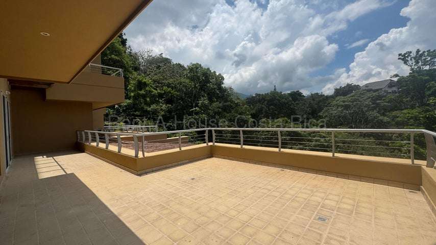 Alquiler de Apartamento AMUEBLADO en Escazú-San Rafael. 