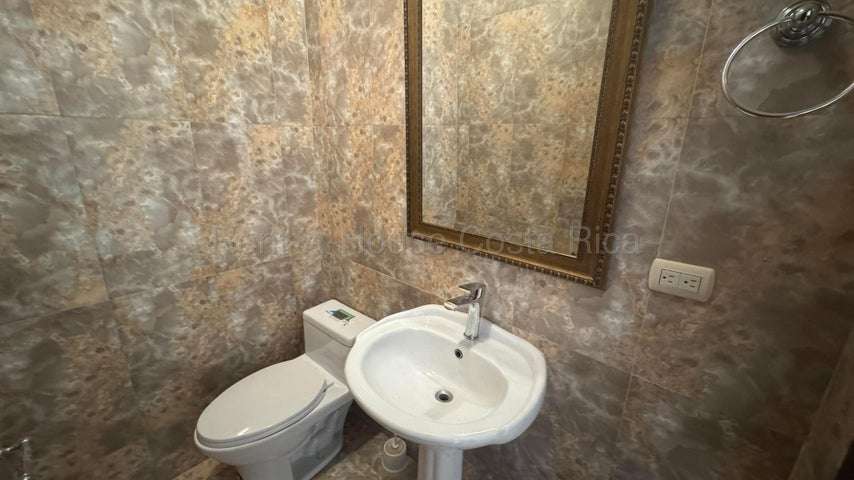 Alquiler de Apartamento AMUEBLADO en Escazú-San Rafael. 