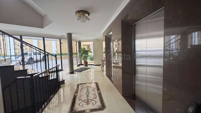 Alquiler de Apartamento AMUEBLADO en Escazú-San Rafael. 