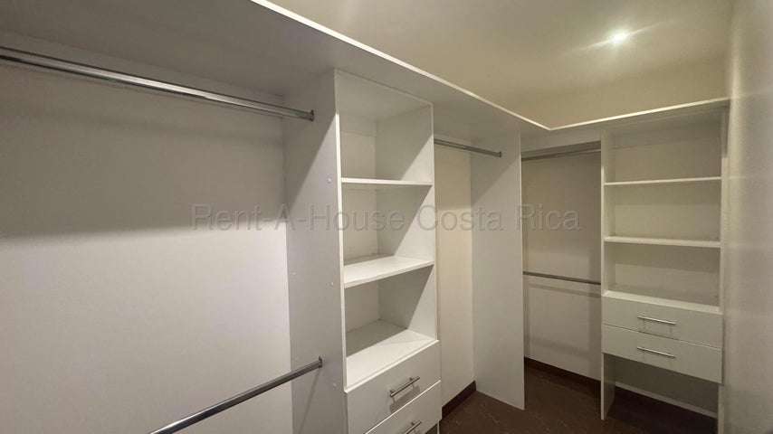 Alquiler de Apartamento AMUEBLADO en Escazú-San Rafael. 