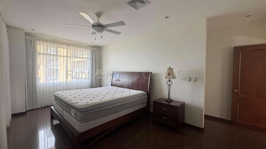 Alquiler de Apartamento AMUEBLADO en Escazú-San Rafael. 